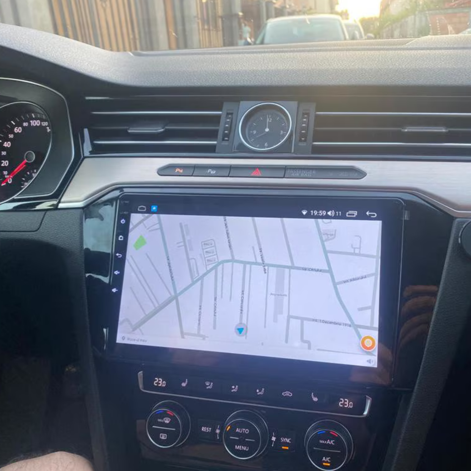 Navigatie VW Passat B8 (2015-2019) dedicata, MaxTech® PRO SERIES, 4 GB Ram 64 GB Rom, Carplay si Android auto, Ecran 10 ” HD Touch, GPS, Wifi, Bluetooth, Radio, USB, EQ, DSP, Waze