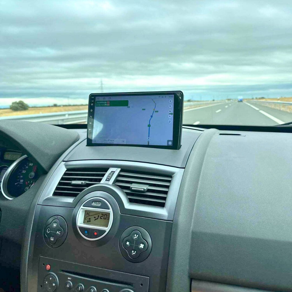 Navigatie Renault Megane II (2002-2009) dedicata, MaxTech® PRO SERIES, 4 GB Ram 64 GB Rom, Carplay si Android auto, Ecran 9 ” HD Touch, GPS, Wifi, Bluetooth, Radio, USB, EQ, DSP, Waze